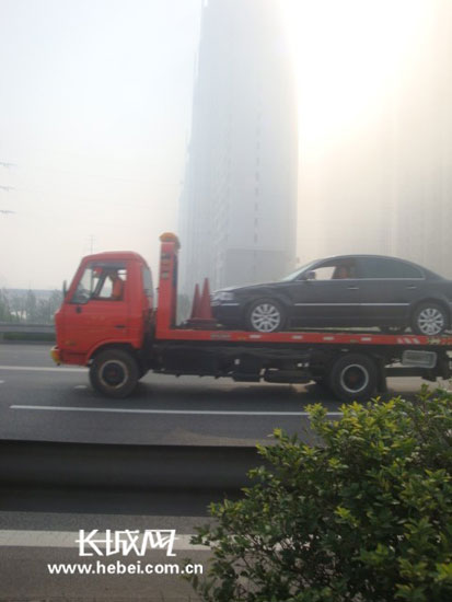 交警称京珠高速连环追尾事故可能系大雾所致
