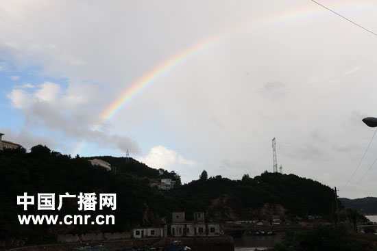 浙江温州洞头岛:台风暴雨现彩虹