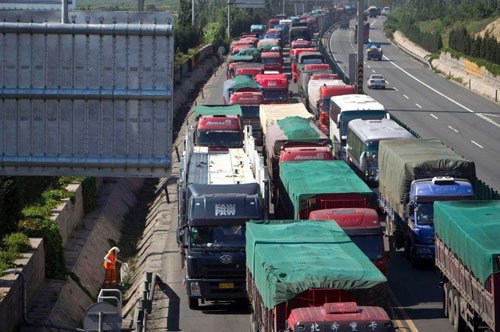 京藏高速堵车追踪:限流卡口、以罚代管是诱因