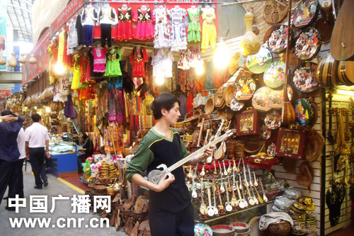 新疆各地1100多万穆斯林群众欢度肉孜节