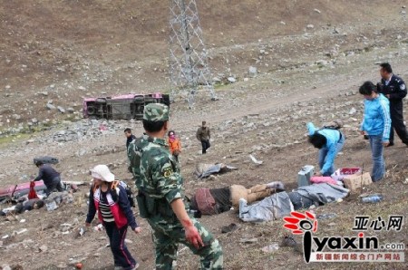 新疆阿勒泰客车坠崖11死6伤15名游客来自北京