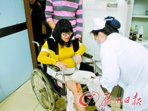 孕妇正在接受治疗。记者轩慧 摄 孕妇正在接受治疗。记者轩慧 摄