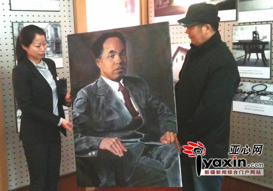 乌市市民绘制毛泽民烈士油画献给纪念馆