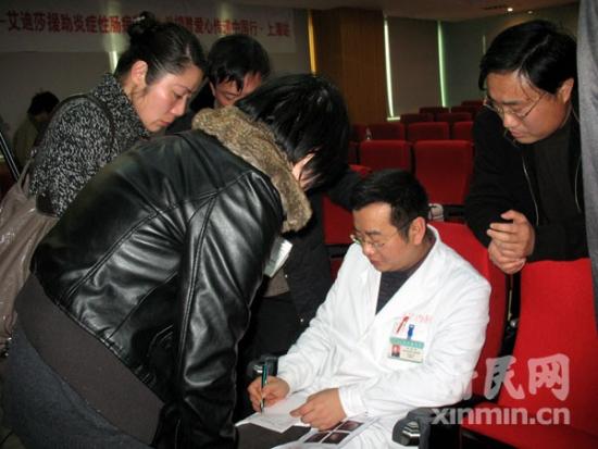 长海医院举行公益讲座 年轻男性炎肠炎患者增