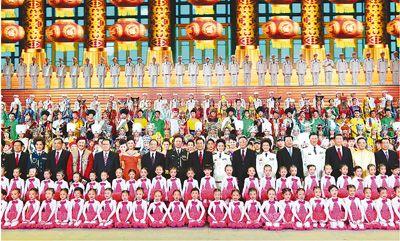 1月26日，2011年军民迎新春文艺晚会在北京人民大会堂举行。新华社记者 王建民摄