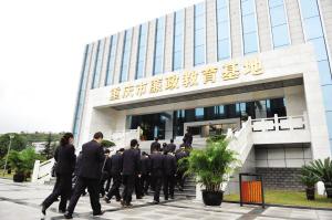 参观廉政教育基地的观众络绎不绝新华社 图 