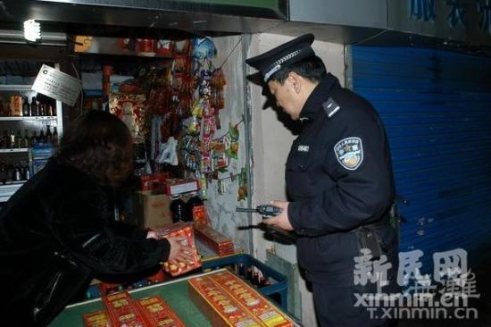 社区民警邹克耀微博记录大年夜24小时备勤 被誉"潮爸"