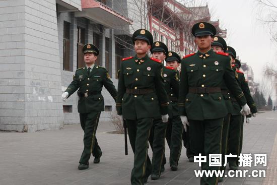 武警酒泉支队官兵春节坚守戈壁边关守护平安