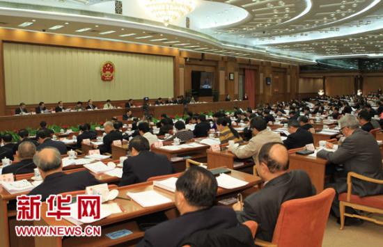 12月22日，十一届全国人大常委会第十八次会议在北京人民大会堂举行第二次全体会议。吴邦国委员长出席会议。新华社记者 樊如钧 摄