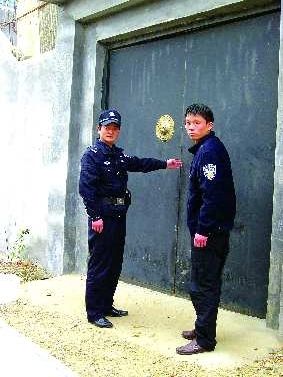 “鼠窝”救亲人遭传销人员追打