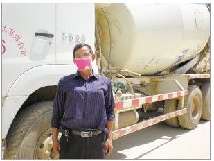 46岁大叔渴望变性当女人 医生分析为严重异装