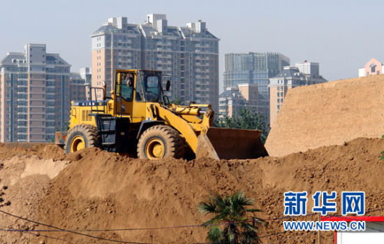 λ��֣���ж������Ƕ�·�����ǵ�һ�Ρ��¹ų�ǽ����5��13���㣩��