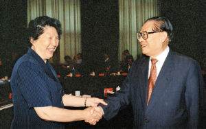 陈慕华同志生平