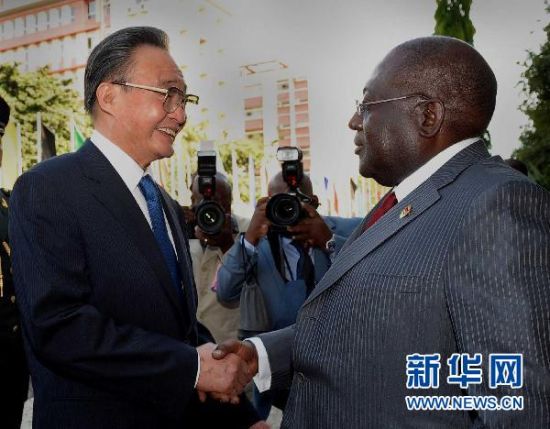 5月22日，中国全国人大常委会委员长吴邦国在罗安达与安哥拉国民议会议长卡索马举行会谈。 新华社记者 李启华 摄 
