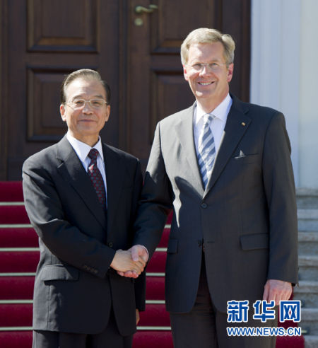 6月28日，中国国务院总理温家宝在柏林会见德国总统武尔夫。新华社记者黄敬文摄