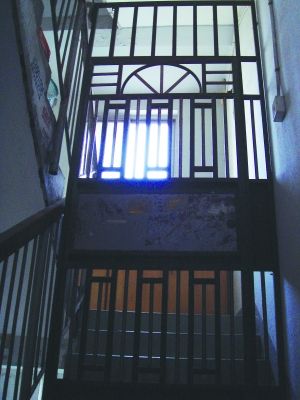 住户:楼道内防盗门已拆除
