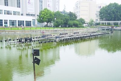 已成摆设的山西路市民广场水幕电影现场。