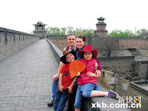 为学中国文化 华裔家长将子女送回广州受教育