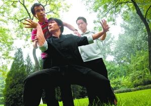 北航教师辞职教盲童打太极