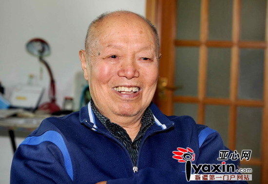 新疆乌鲁木齐七旬老人向本网曾报道困难家庭捐