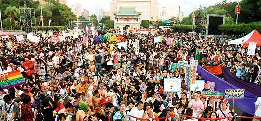 台湾“同志”大游行29日在凯达格兰大道举行。图片来源：台湾《联合报》