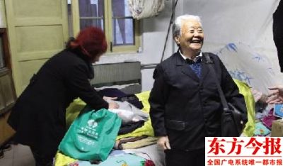 90岁老人有生之年想看海续郑州4位老人飞赴海
