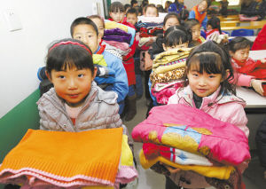 冬天到了为山区娃捐棉衣