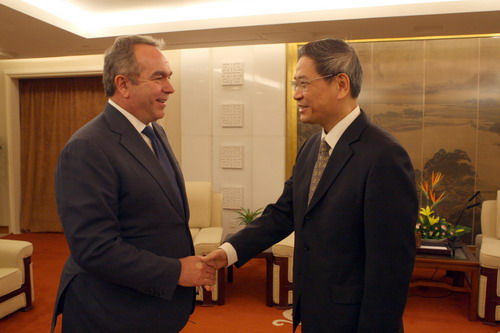 外交部副部长张志军礼节性会见访华的美国国务院助理国务卿坎贝尔。（图据外交部网站）