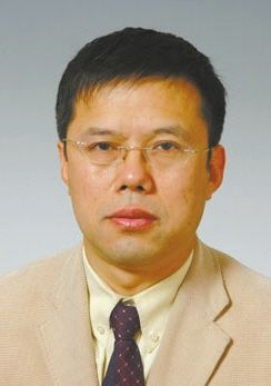 陆杰华 北京市政协委员、北京大学社会学系教授，北京十二五规划专家顾问