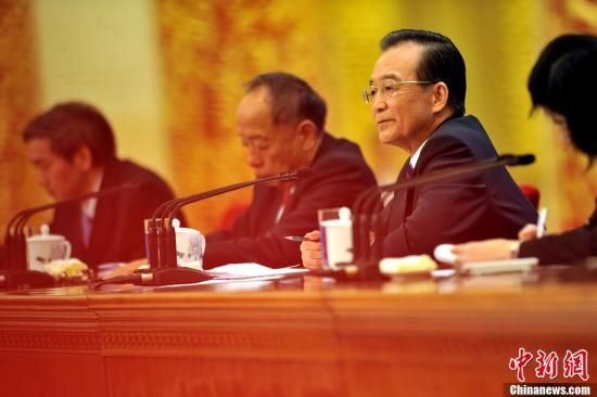 3月14日，国务院总理温家宝在人民大会堂三楼金色大厅与中外记者见面并回答提问。中新网记者 金硕 摄