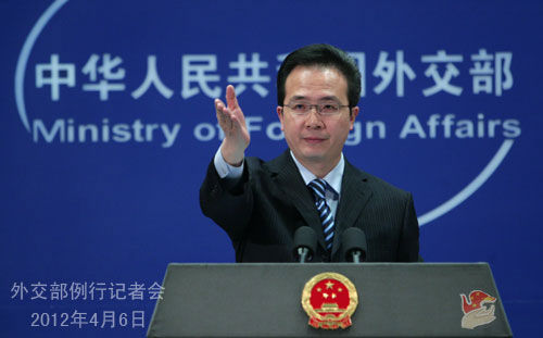 答问现场。图片来源：外交部网站