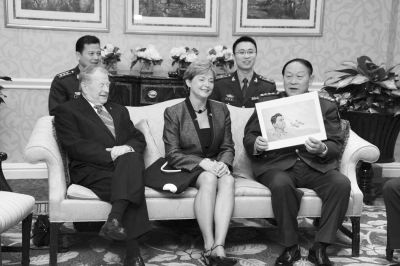 “向飞虎队老兵敬礼!”