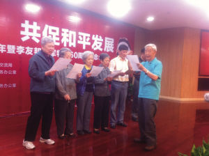 台湾义勇队部分队员昨天重聚91岁老人黄中一领唱队歌