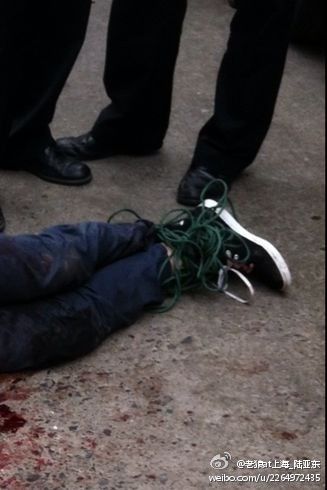 偷电瓶车被居民制服 男子装死120解围