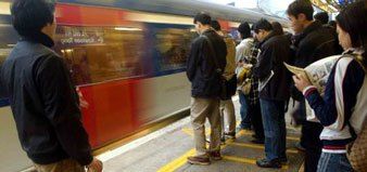 深圳地铁将设头等车厢，票价翻倍保证有座（资料图片） 