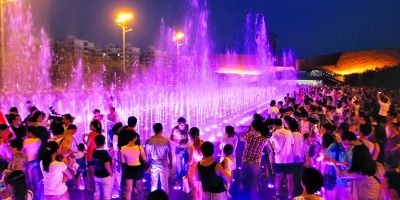 首义广场启动"旱式"音乐喷泉