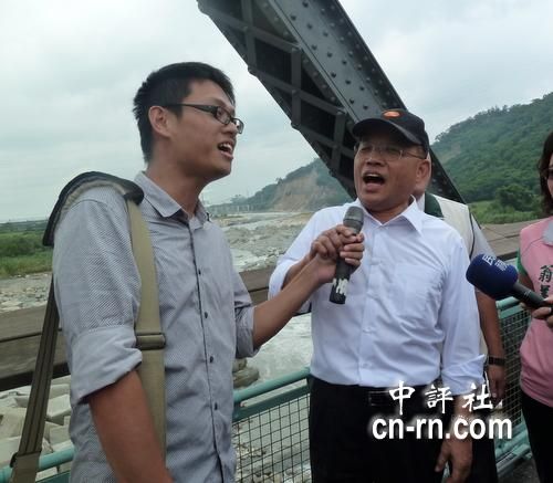 下乡好心情 苏贞昌即兴清唱闽南歌