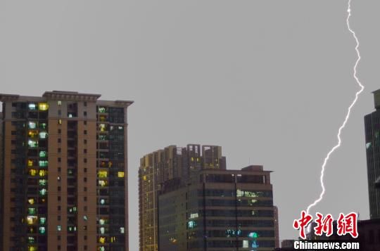 8��21����������ͻ���ױ�Ϯ��������������ҹ�ա�