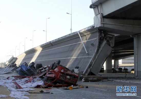 哈尔滨塌桥事故信息秘而不宣新华社发文质疑|