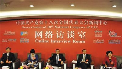 昨日，十八大新闻中心举办的网络访谈“中国的教育公平”现场。 张启川 摄
