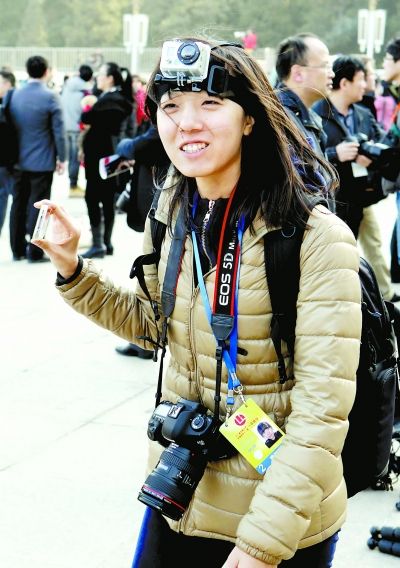 香港记者全副武装