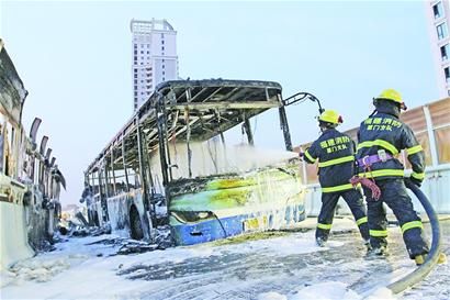 厦门公交车起火爆炸42人罹难