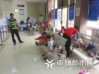 校车已“过期”还当校车跑