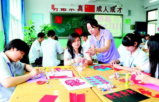 香港高中生在并体验内地教学