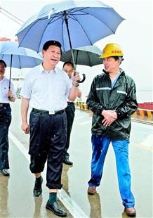 �����ձ�Ѷ ͼΪ��21�����磬ϰ��ƽð�������人�¸����߼�װ��������졣 ���»��緢��