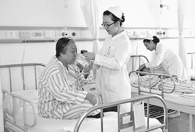 护士兼护理 如何可持续(民生调查)