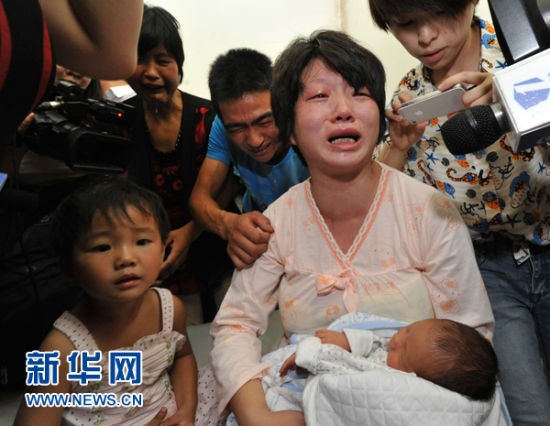 陕西富平被拐婴儿回到家 母亲望为子全面体检