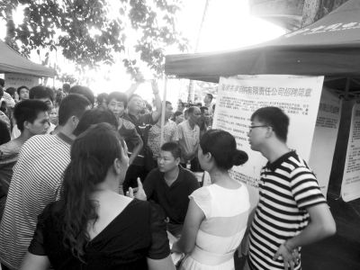 50余村民当场签订用工协议