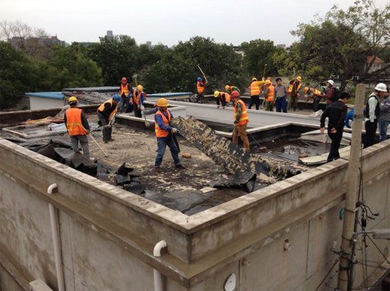 加盖房屋租给学生 北京城管强拆违建