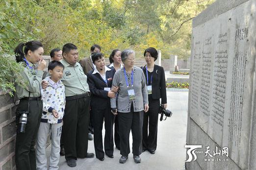 刘松林:新疆妇女的地位发生了天翻地覆的变化